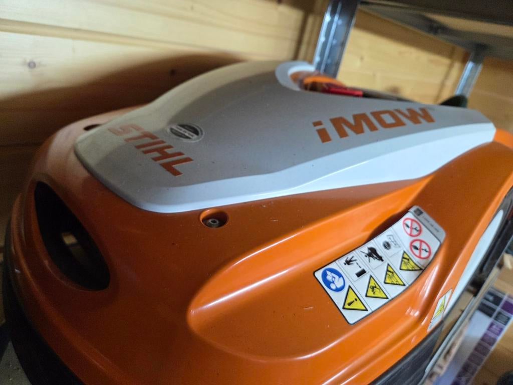 Stihl iMow RMI 422.2 Robotmaaier - Zo goed als nieuw, Cirkelmaaier, Stihl, Minder dan 30 cm, Accu-grasmaaier