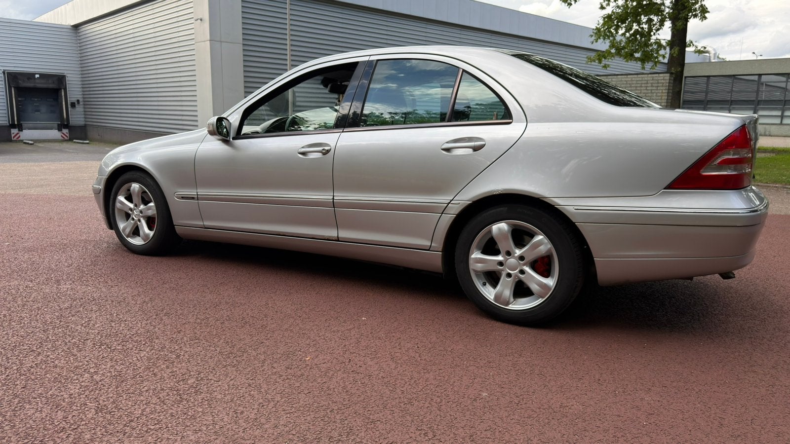 Mercedes-Benz C-Klasse 2.0 C200 Kompr Sedan 2000 Grijs, Auto's, Mercedes-Benz, Achterwielaandrijving, 4 cilinders, 163 pk, 11 km/l
