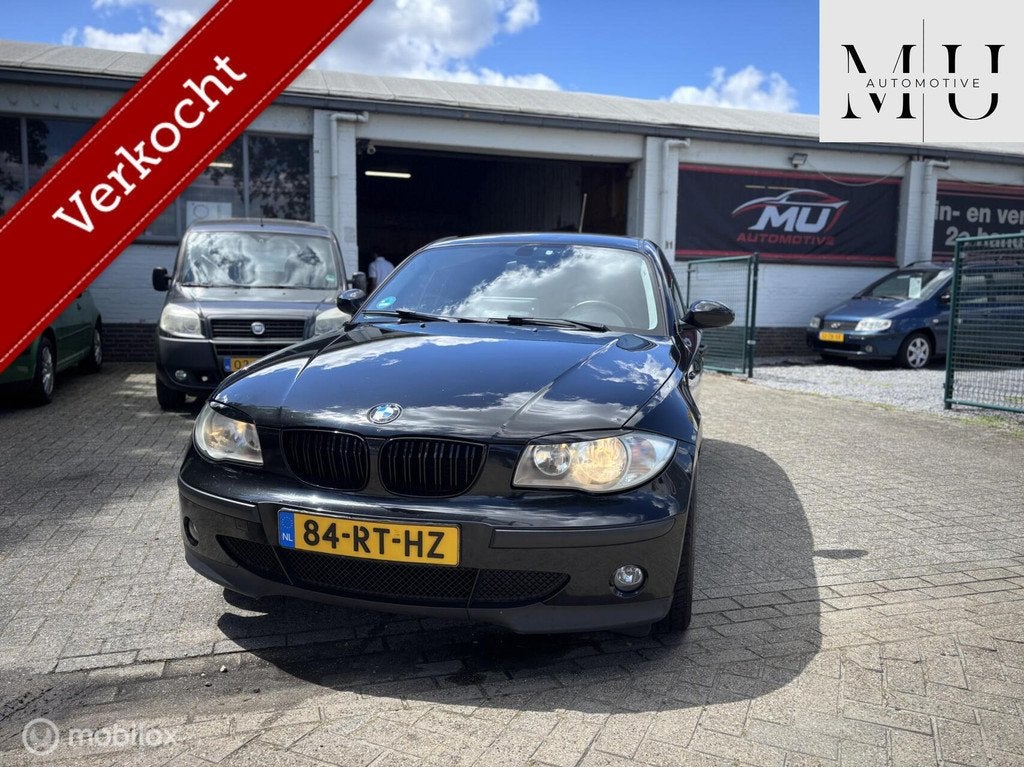BMW 1-serie 116i 06/27 APK! CARPLAY!, Auto's, Achterwielaandrijving, Gebruikt, 4 cilinders, 635 kg