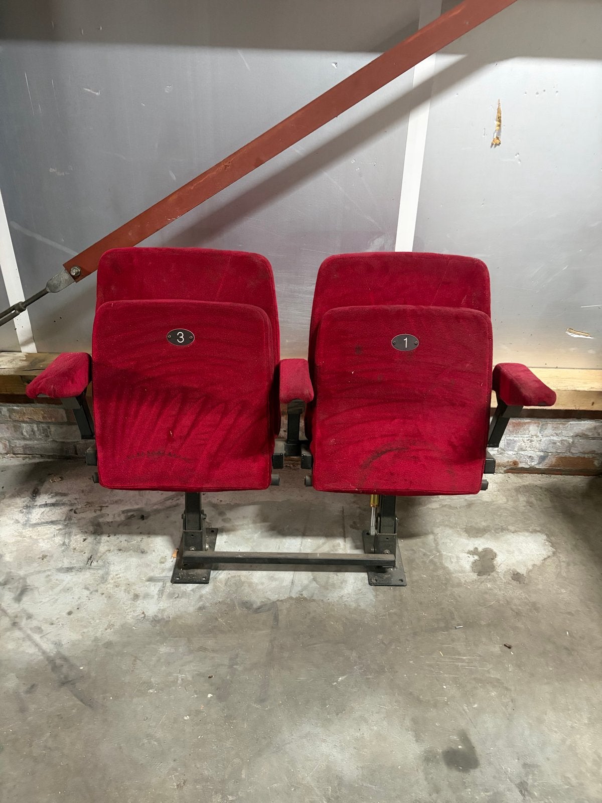 2x dubbele originele bioscoopstoelen De Nieuwe Kolk Assen, Ophalen, Tvh, Gebruikt, Twee