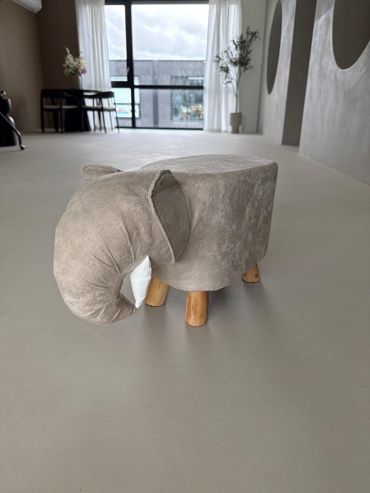 Leuke olifant poef/kruk grijs/beige van Kwantum, Ophalen of Verzenden, Nieuw, Overige typen