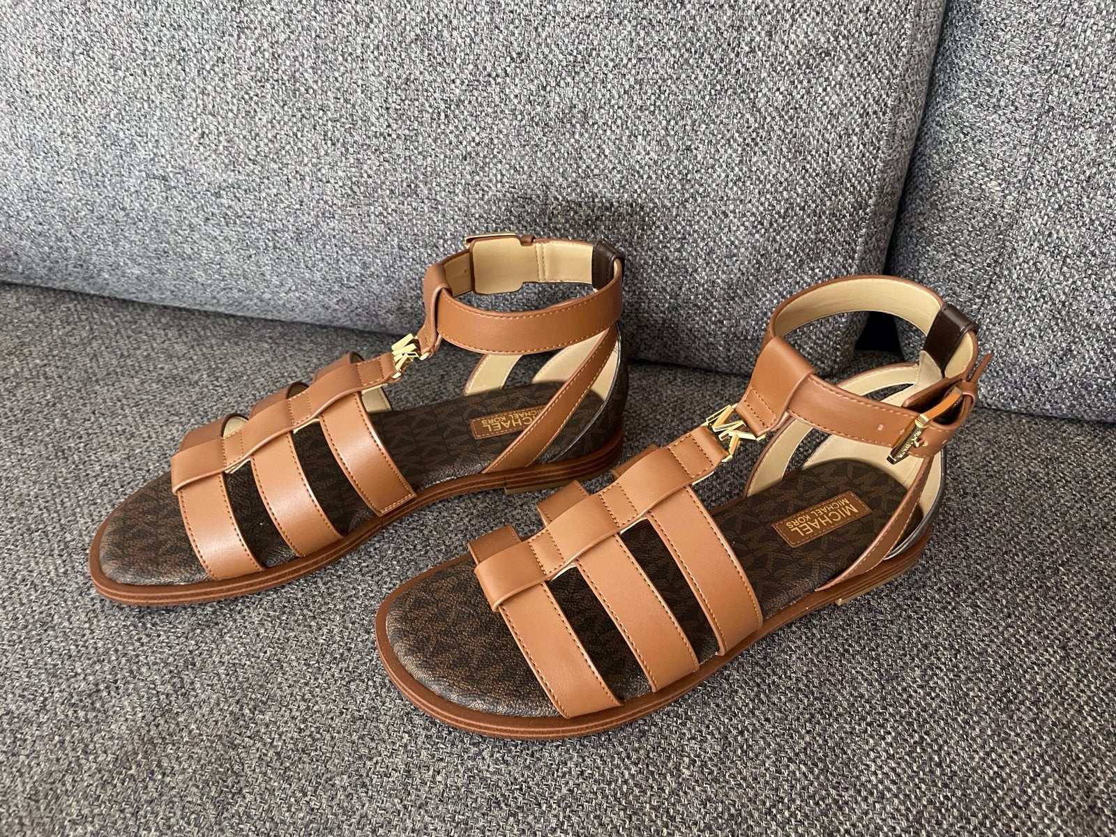 Michael Kors Reed Flat Sandalen - Nieuw maat 37, Bruin, Nieuw, Sandalen of Muiltjes, Ophalen of Verzenden