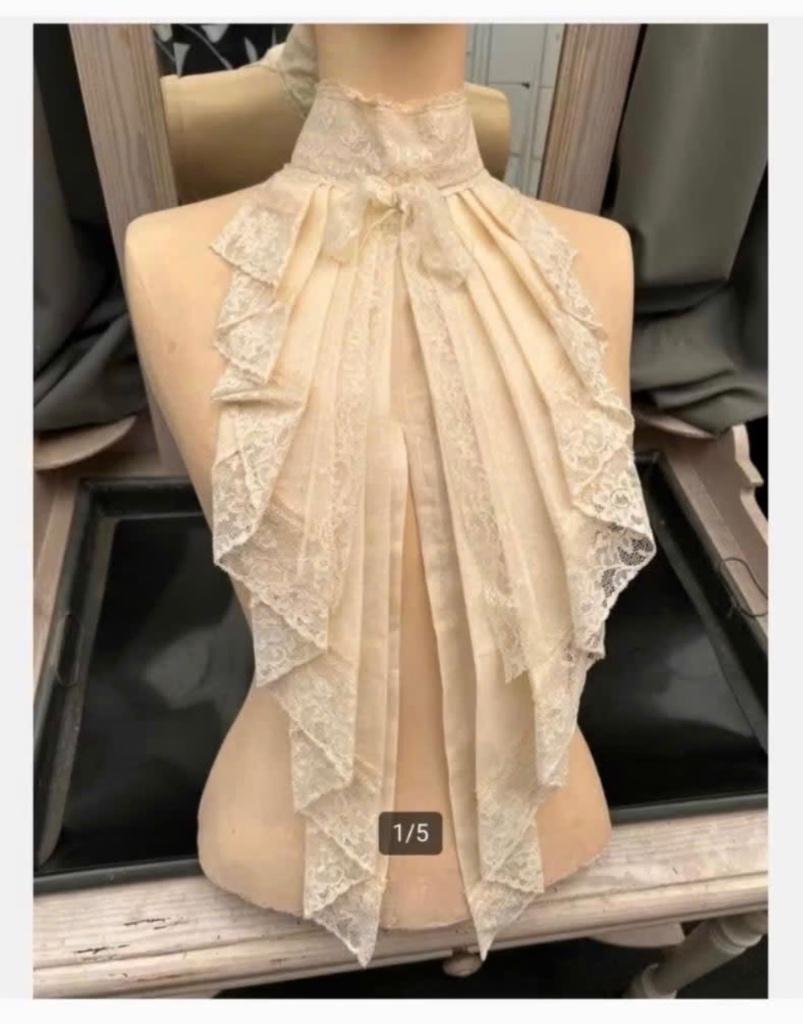 Bijzonder mooie Brocante Kanten Jabot, voor paspop bv., Ophalen of Verzenden