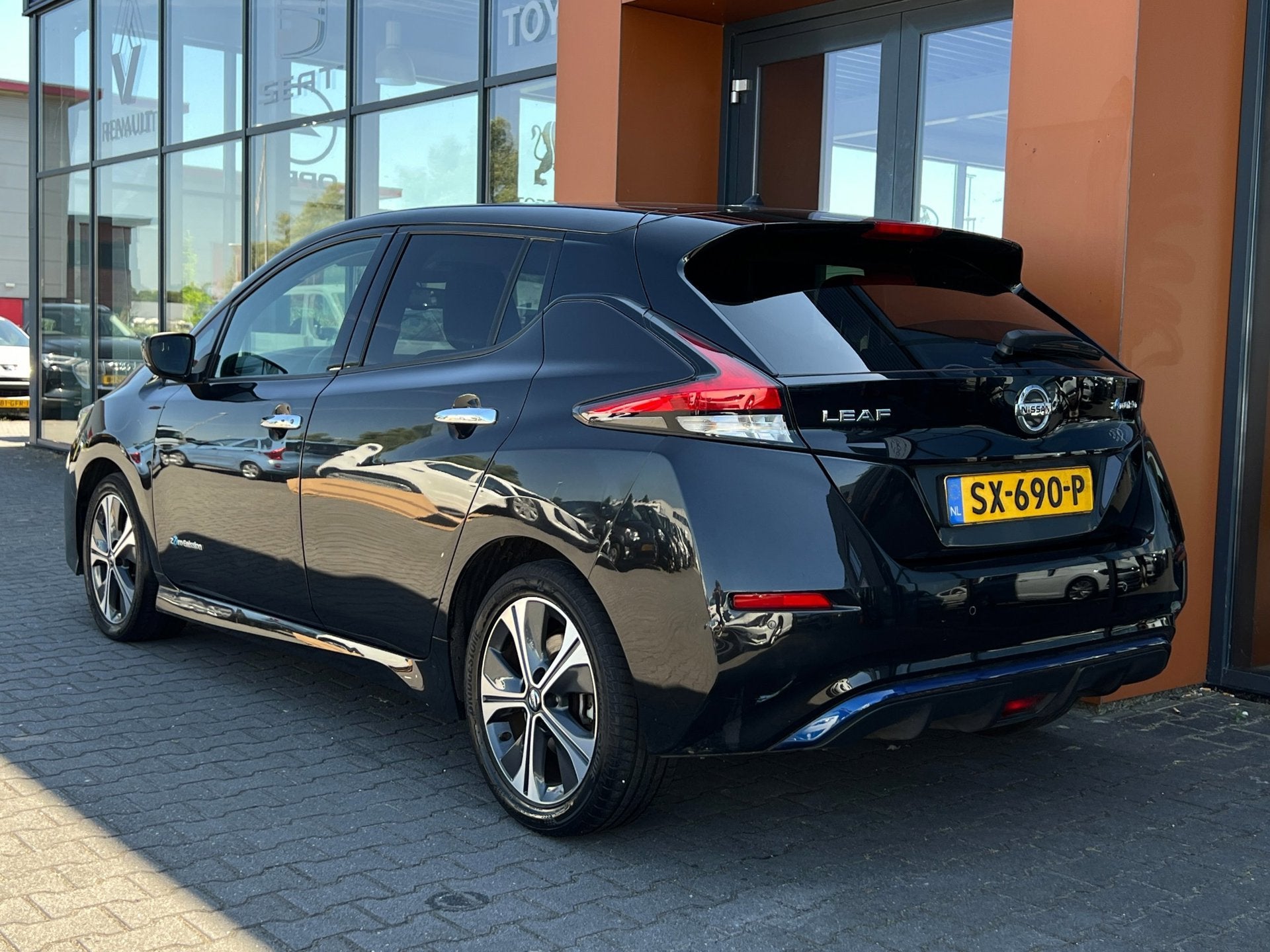 Nissan LEAF 2.ZERO EDITION 40 kWh|360cam|Navi|Stoelverw.|NAP, Gebruikt, 150 pk, Zwart, Origineel Nederlands