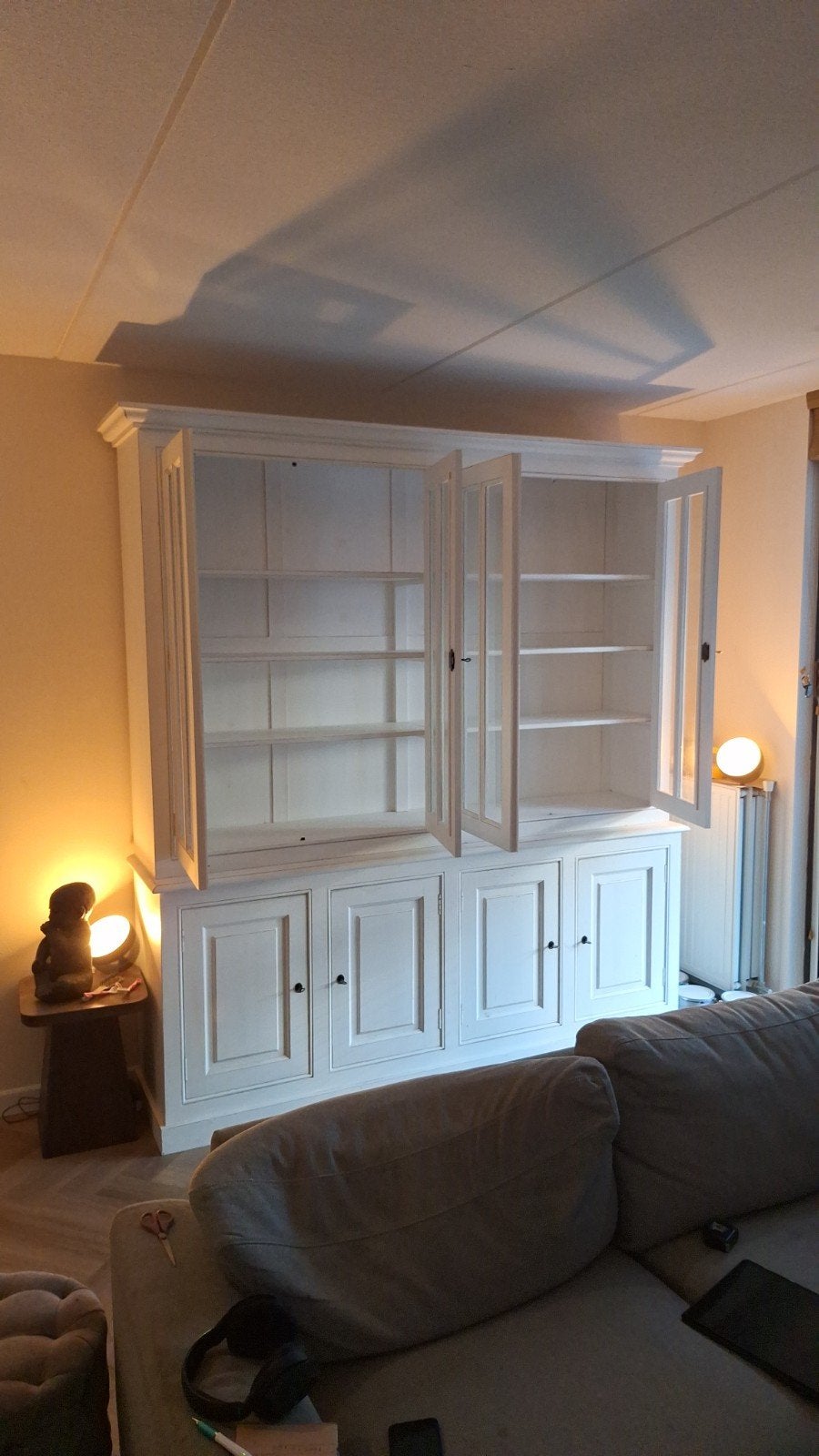 Witte buffetkast/vitrinekast met glazen deuren220240 hoog b, 100 tot 150 cm, 200 cm of meer, Klassiek, Ophalen of Verzenden