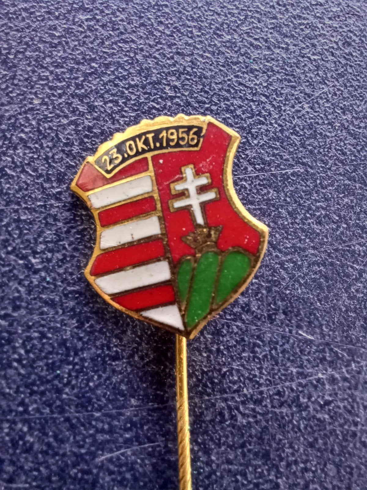 Emaille Hongaars speldje, Verzamelen, Speldjes, Pins en Buttons, Ophalen of Verzenden, Gebruikt, Overige onderwerpen, Speldje of Pin