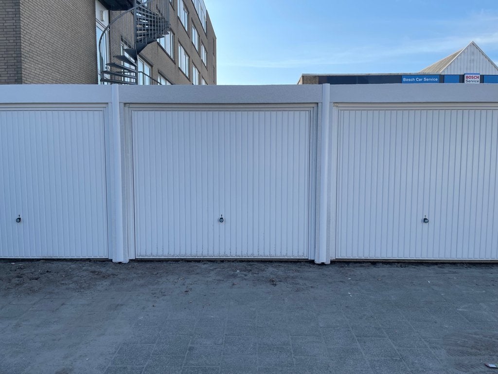 TE HUUR GARAGEBOX/MULTIFUNCTIONELE RUIMTE IN ZICHTENBURG, 14 m², Huur, Bedrijfsruimte
