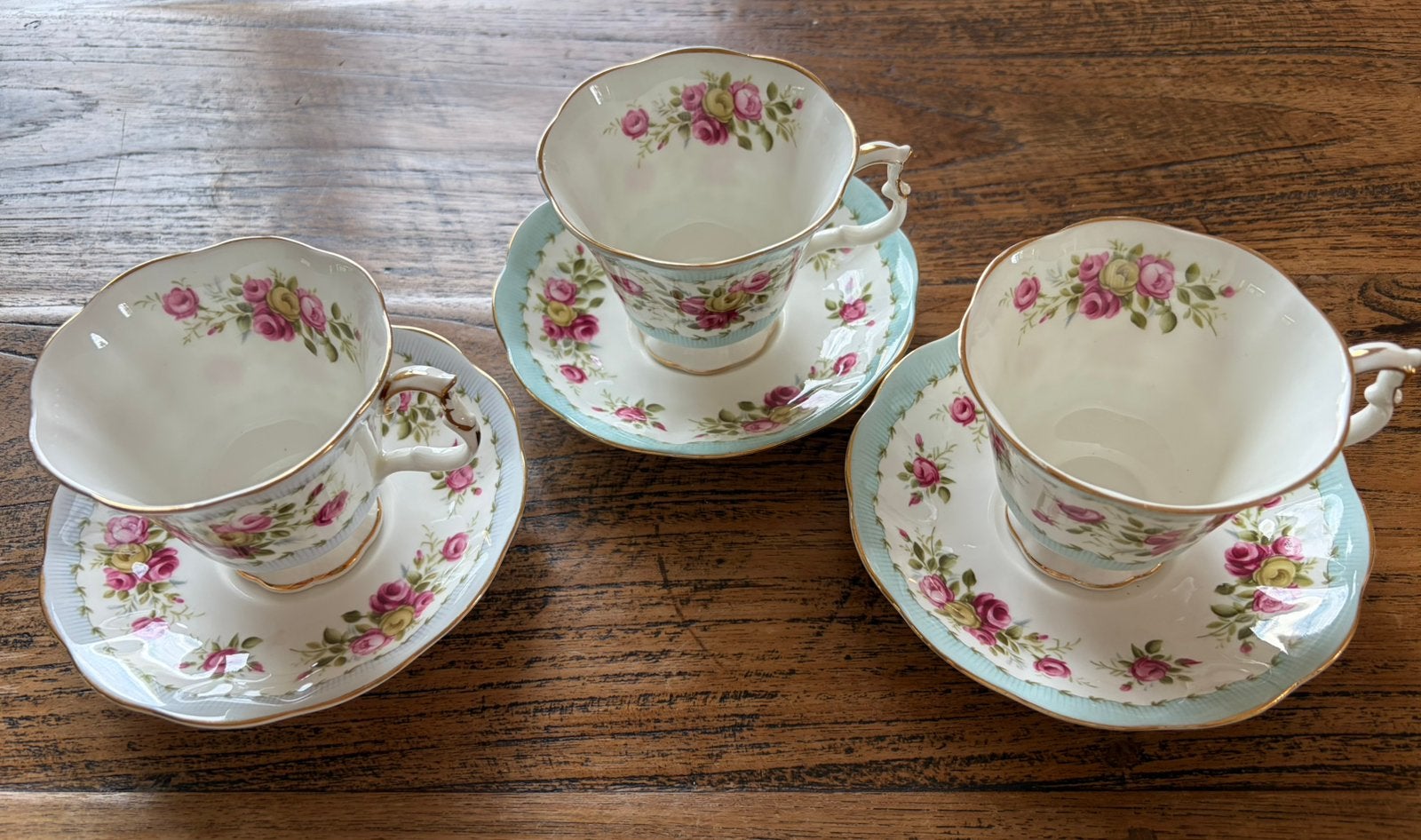 Royal Albert Gaiety Series porseleinen kop en schotels, Antiek en Kunst, Ophalen