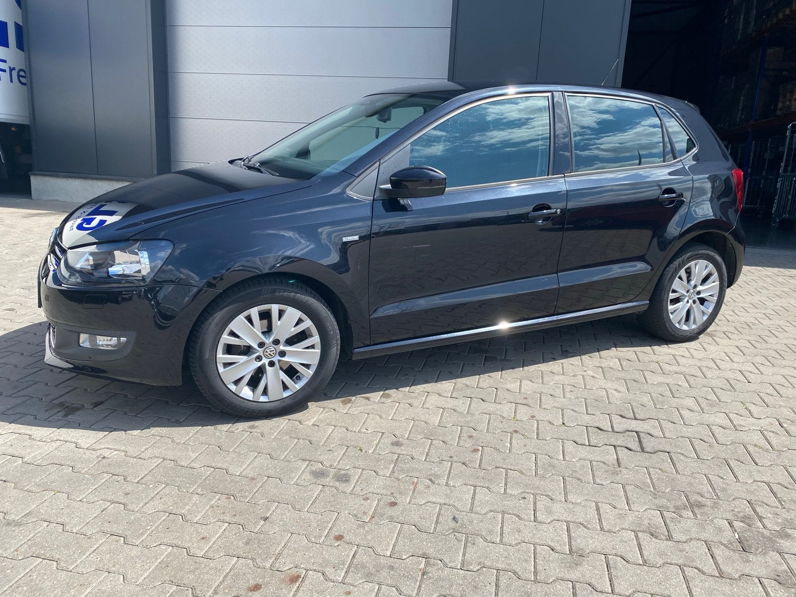 Volkswagen Polo 1.2 TSI 66KW 2013 Zwart met nieuwe Ketting!, Auto's, Voorwielaandrijving, Stof, 40 €/maand, 4 cilinders