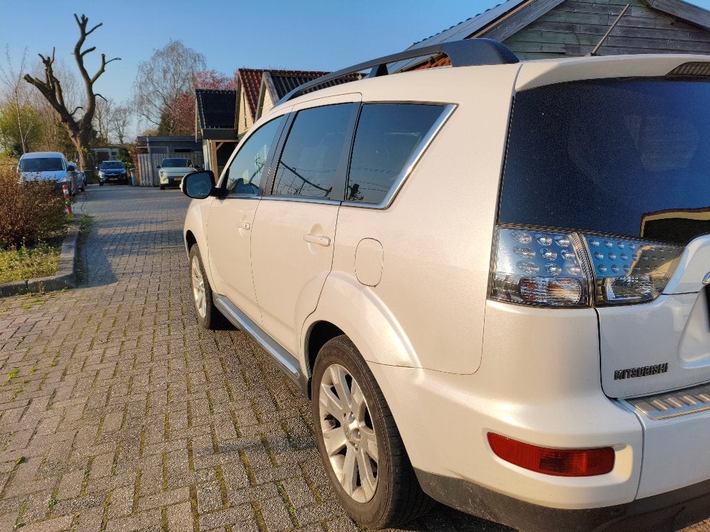 Foto 5 van Mitsubishi Outlander 2.4 125KW 4WD 2010 Wit