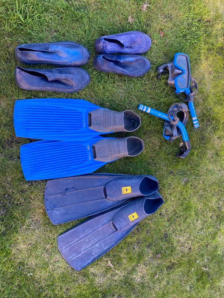 Aangeboden diverse snorkels spullen inclusief waterschoenen, Ophalen of Verzenden, Zo goed als nieuw, Duikbril of Snorkel