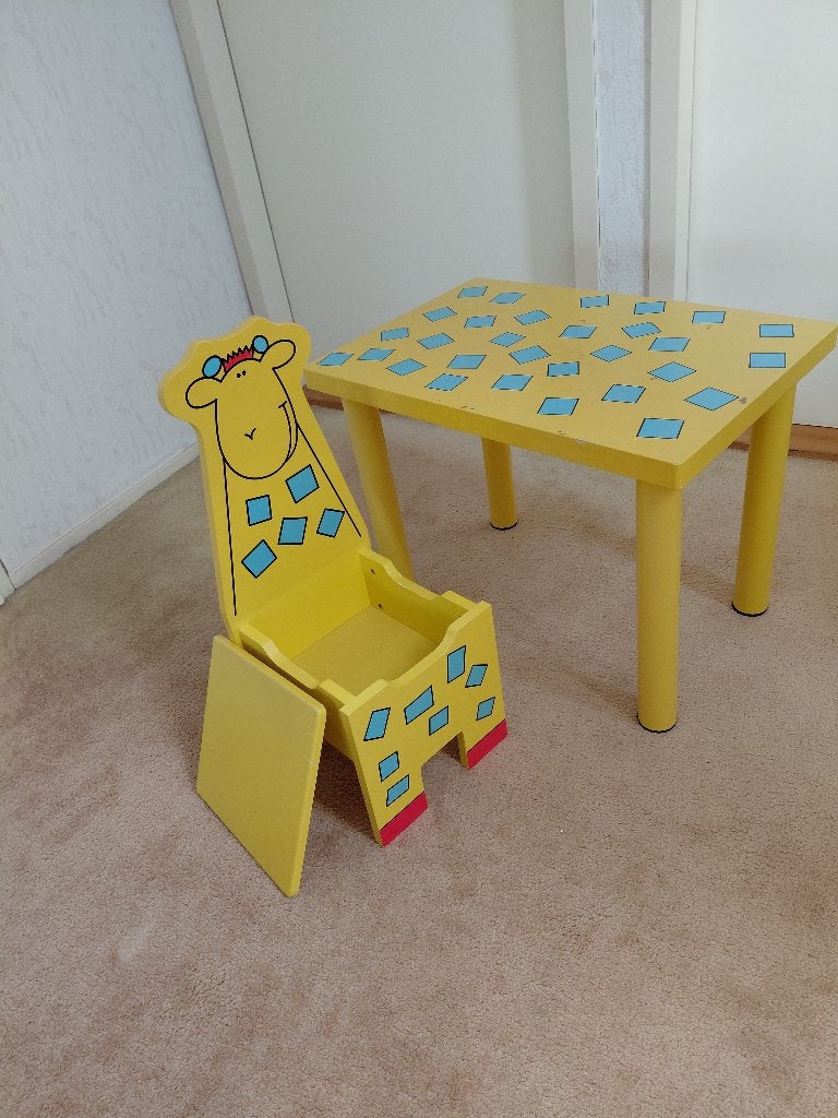 kinder tafeltje en stoeltje, Ophalen, Gebruikt, Tafel(s) en Stoel(en)