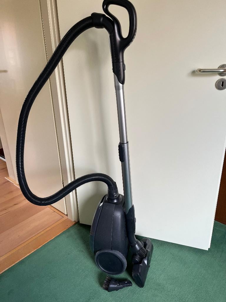 Nieuwe AEG stofzuiger Silence., Witgoed en Apparatuur, Stofzuigers, Geschikt voor harde vloeren, Nieuw, Sledestofzuiger, Minder dan 1200 watt