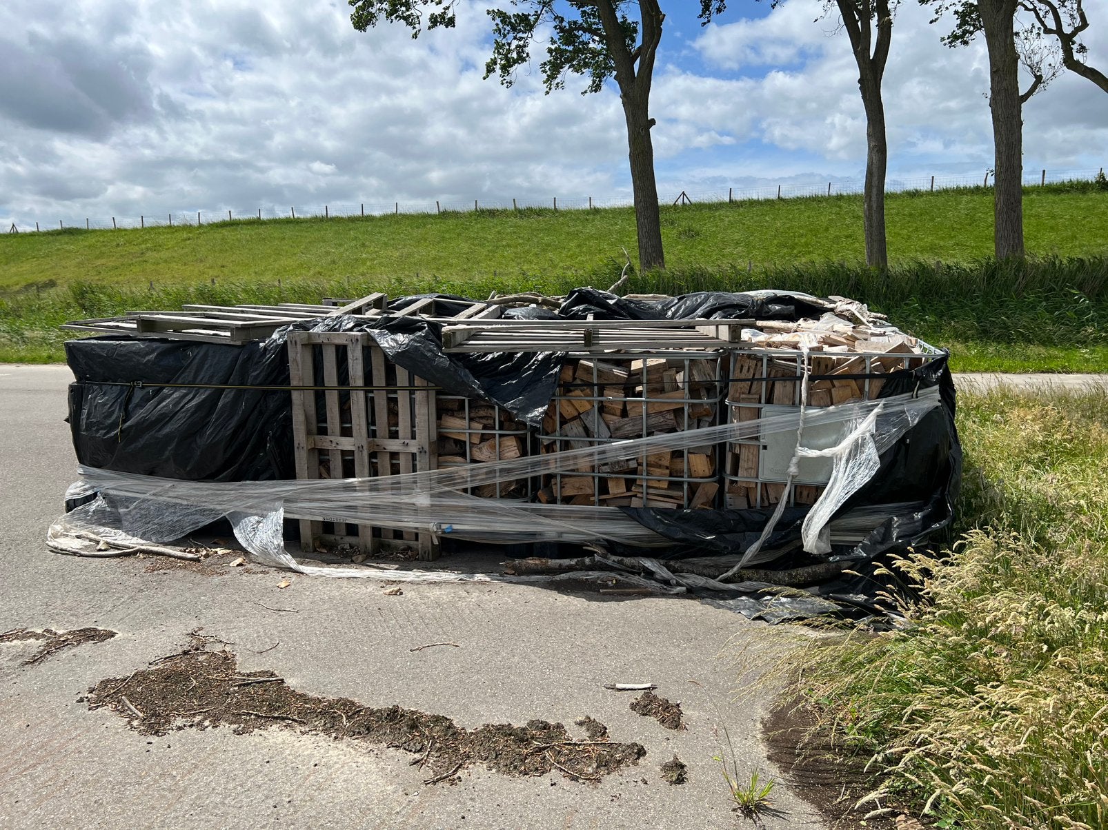 25 stuks GROTE IBC’s vol brandhout kachelhout, Minder dan 3 m³, Ophalen
