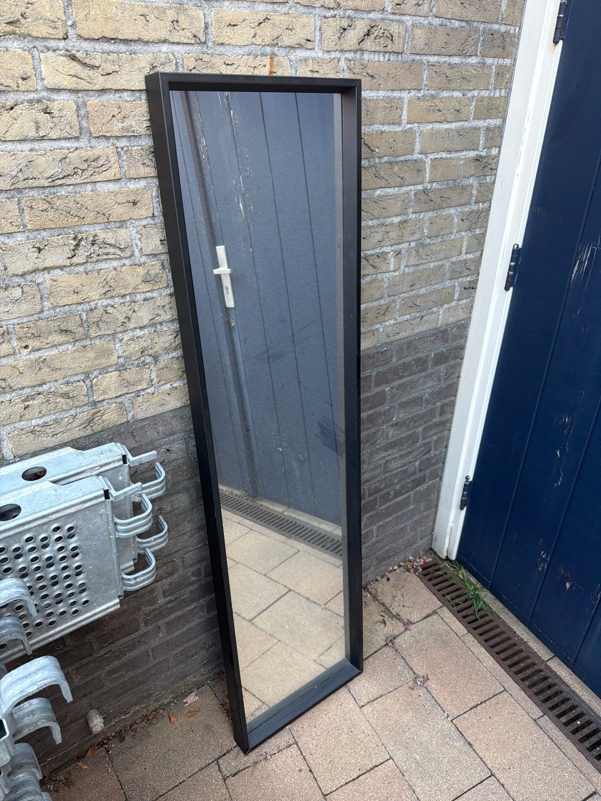 Lange spiegel met zwarte lijst, Huis en Inrichting, Woonaccessoires | Spiegels, Ophalen, Minder dan 50 cm, Gebruikt, 200 cm of meer