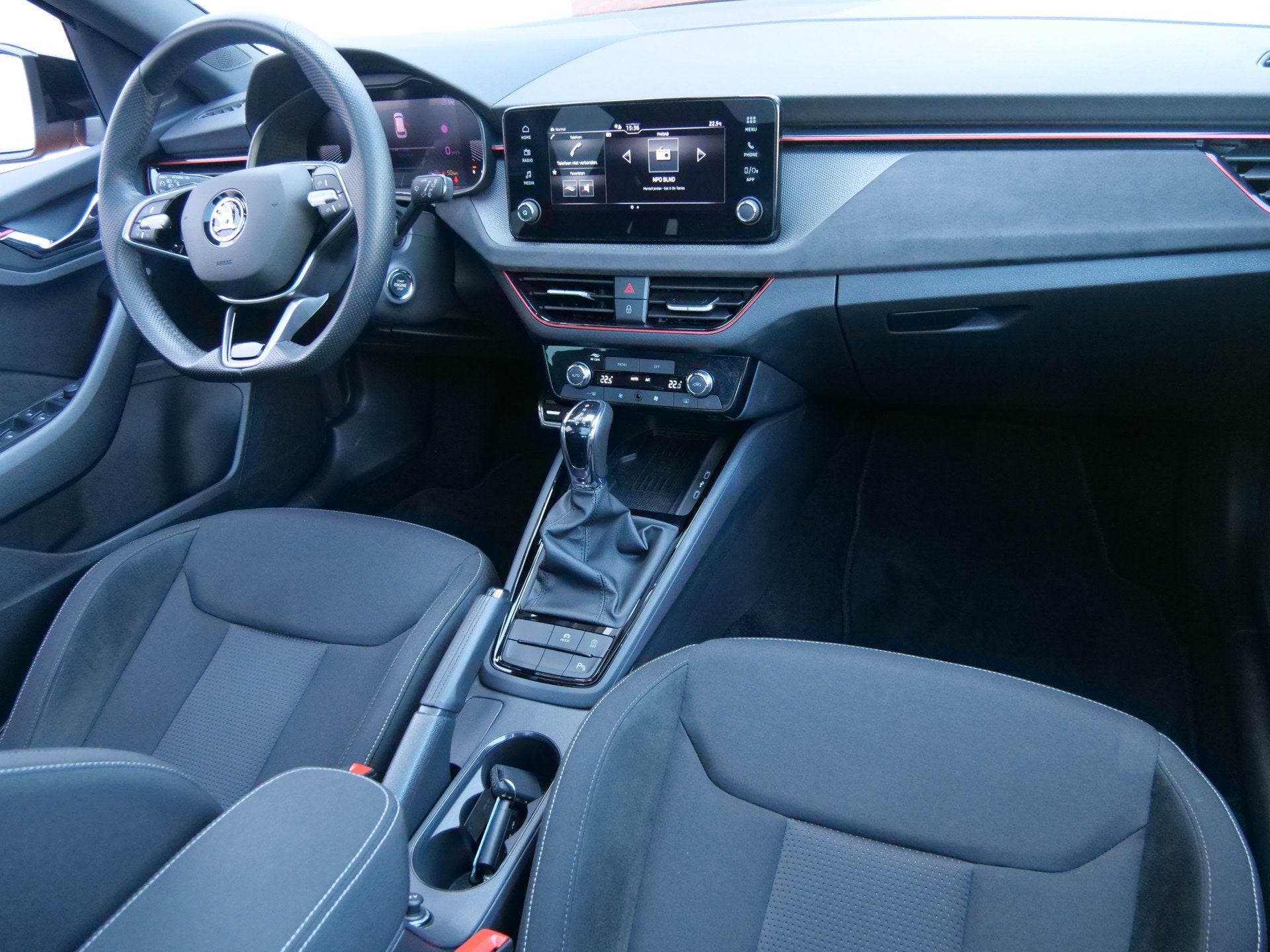 Skoda Kamiq 1.0 TSI 116 Pk Business Edition Automaat Apple C, Auto's, Skoda, 1154 kg, Overige kleuren, Parkeersensor, 3 cilinders