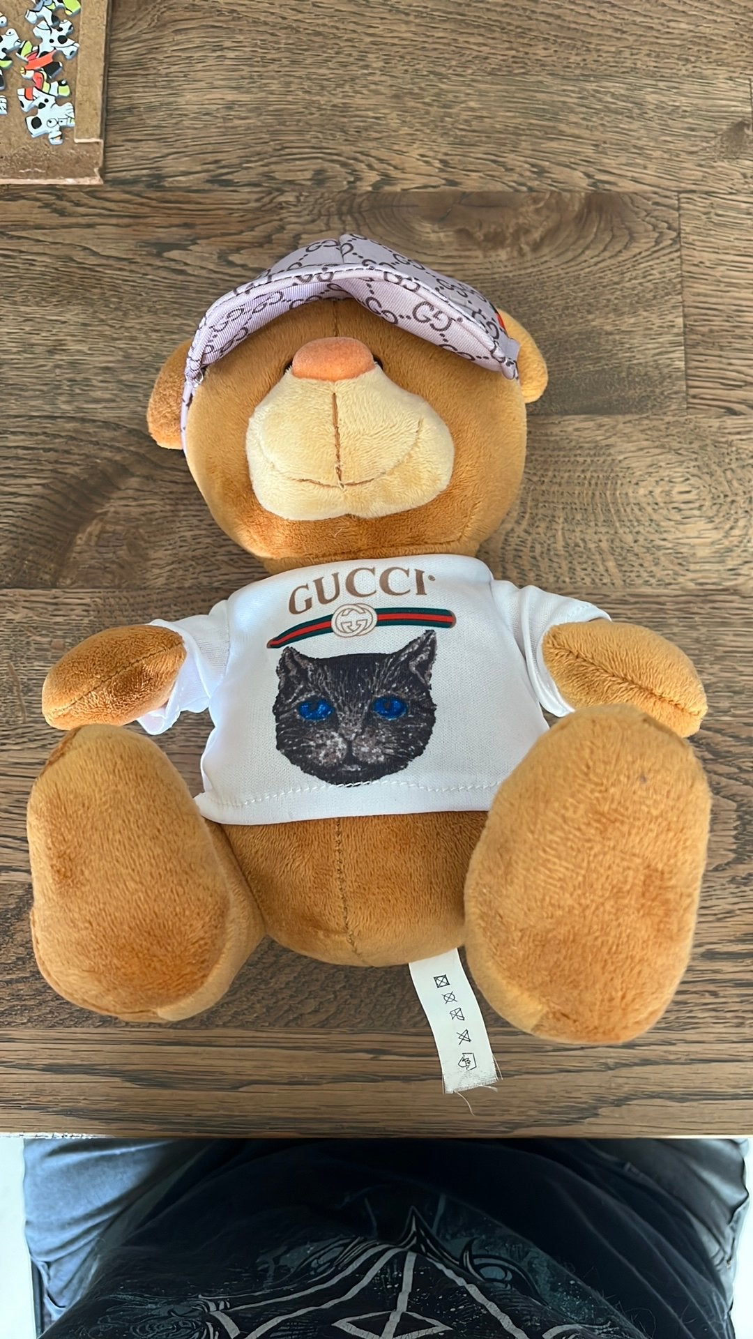 Beertje met gucci petje & shirt, Ophalen of Verzenden, Zo goed als nieuw, Beer