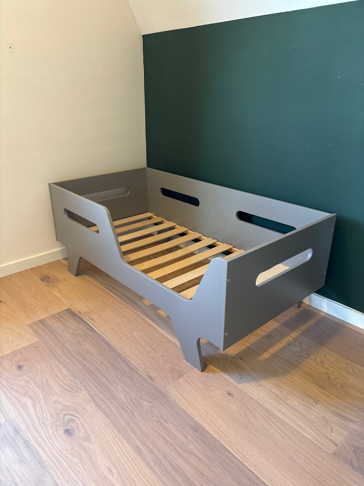 Peuterbed hout - Petite Amelie, Kinderen en Baby's, Kinderkamer | Bedden, 70 tot 85 cm, 140 tot 160 cm, Zo goed als nieuw, Ophalen