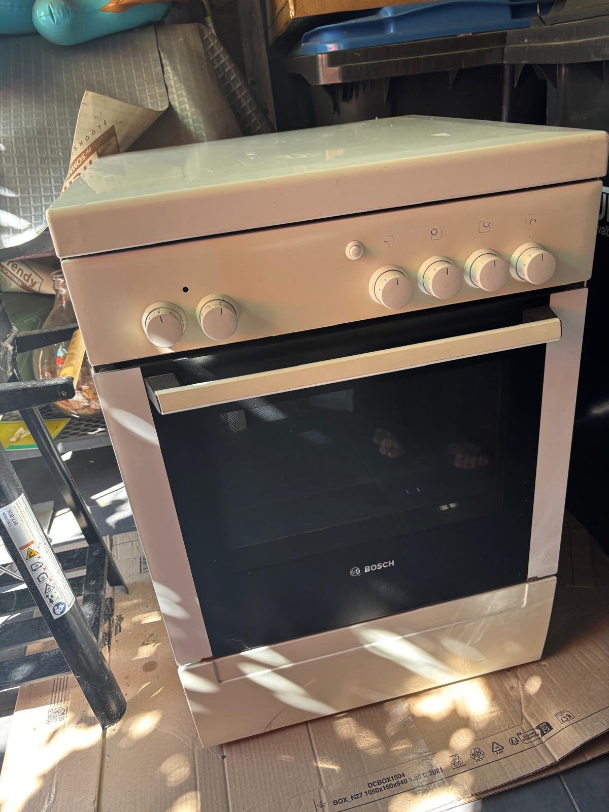 Gasfornuis + oven vrijstaand Bosch GRATIS, Witgoed en Apparatuur, Fornuizen, Ophalen, 4 kookzones, Zo goed als nieuw, Gas