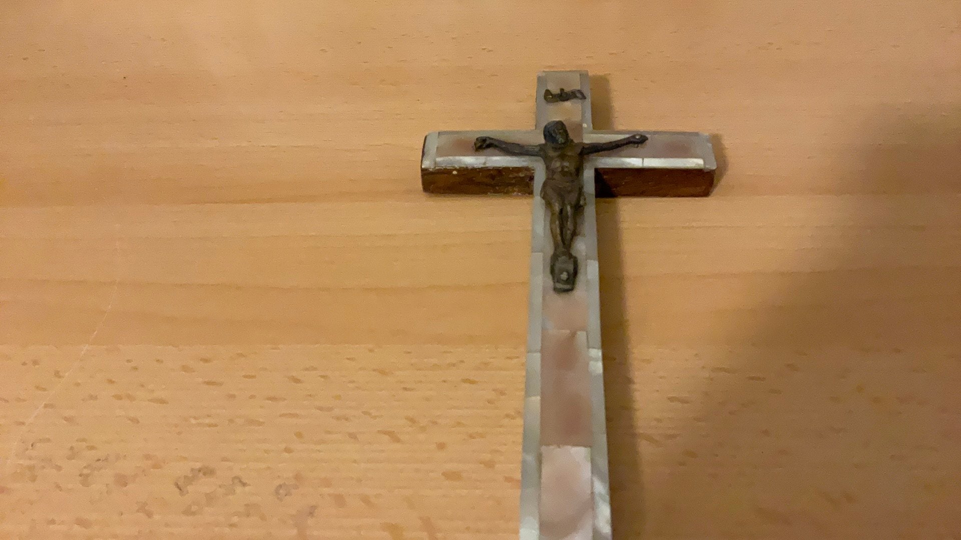 Parelmoer ingelegd kruisje, Verzamelen, Ophalen of Verzenden, Zo goed als nieuw