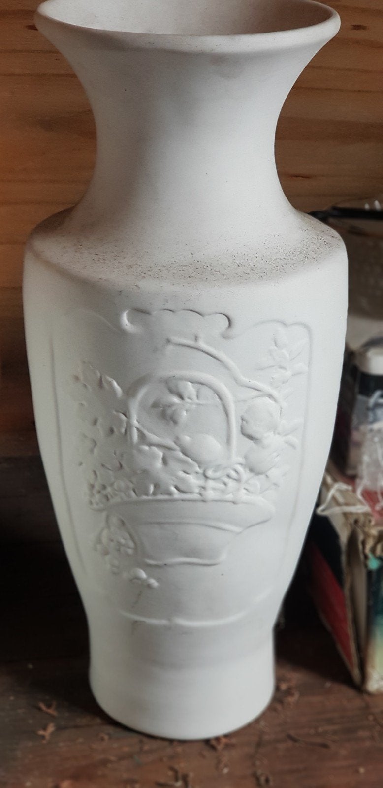 Mooie bisquit vaas 55 cm hoog 20cm br., Ophalen of Verzenden