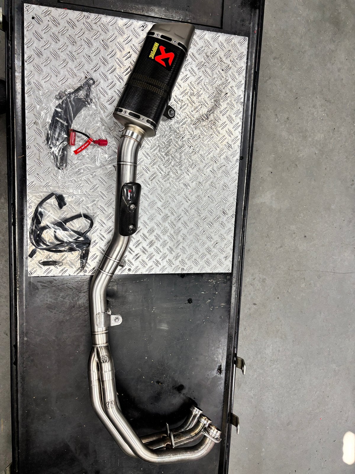 Akropovic uitlaatsysteem Yamaha tracer 9 GT GT+, Ophalen