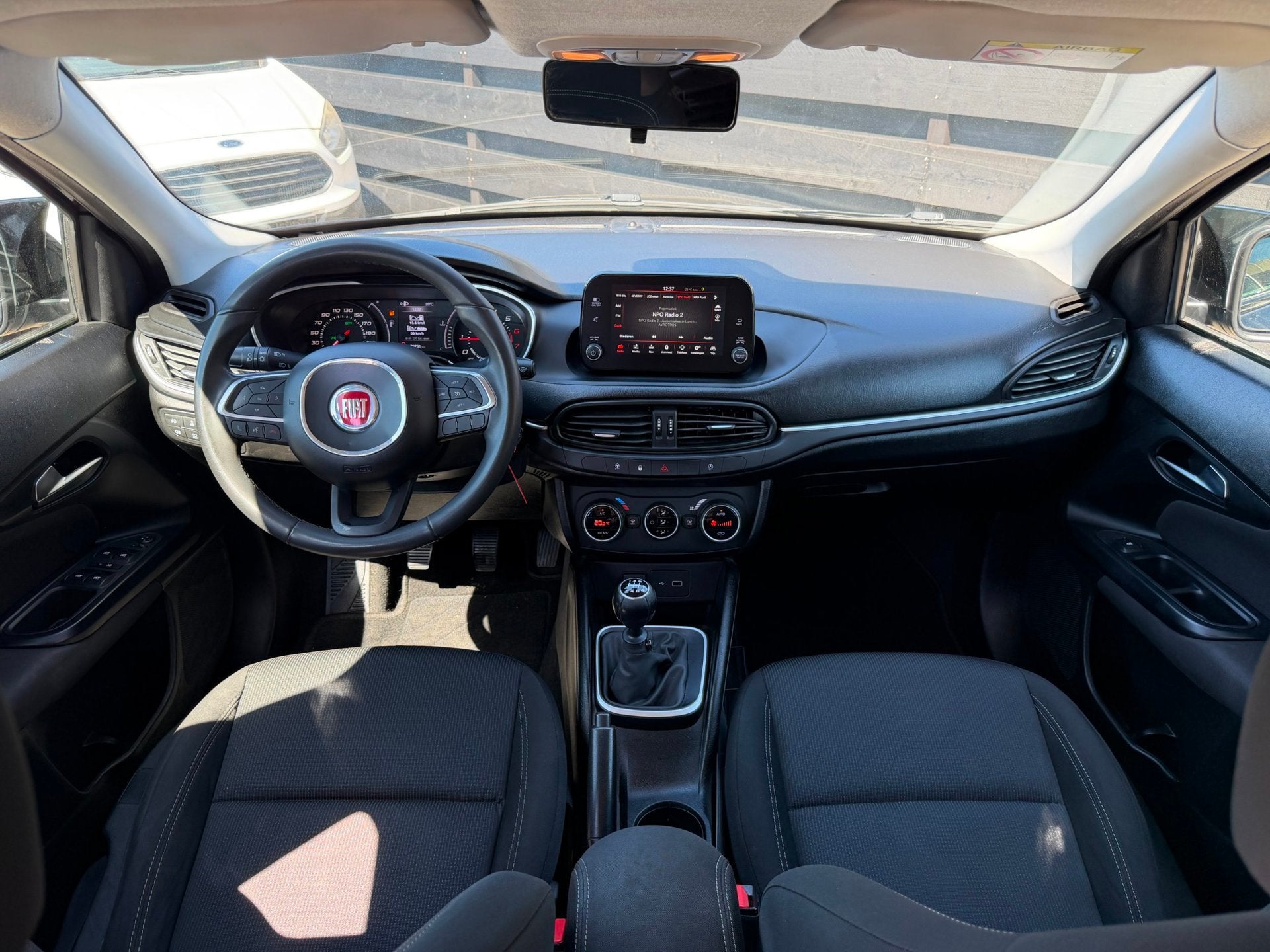 Fiat Tipo 1.4 Street Camera I Navigatie I Cruise I DAB, Auto's, Voorwielaandrijving, Stof, Gebruikt, Zwart