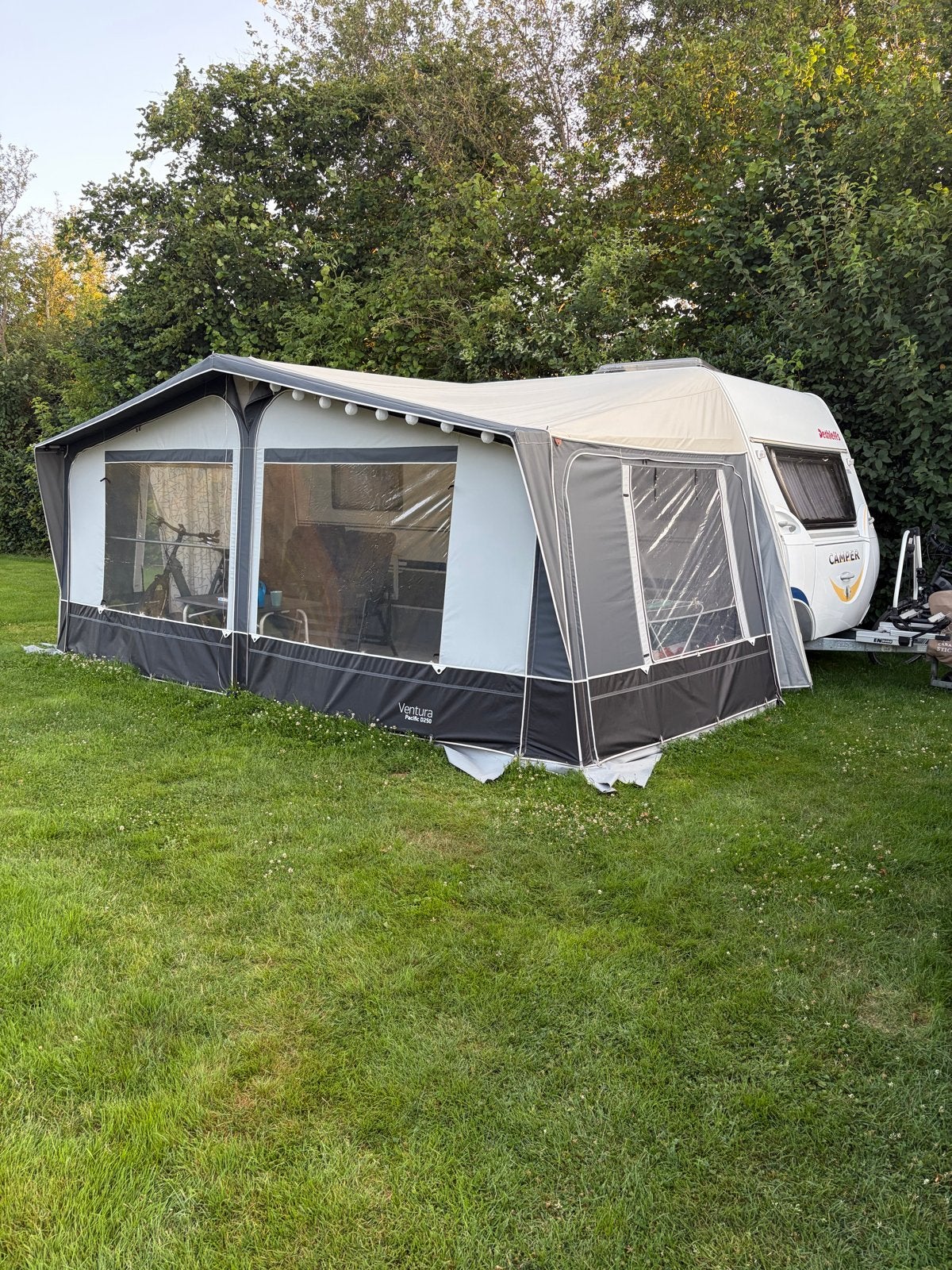 Dethleffs v450 met voortent en luifel, Rondzit, Kluisje, Particulier, Dethleffs