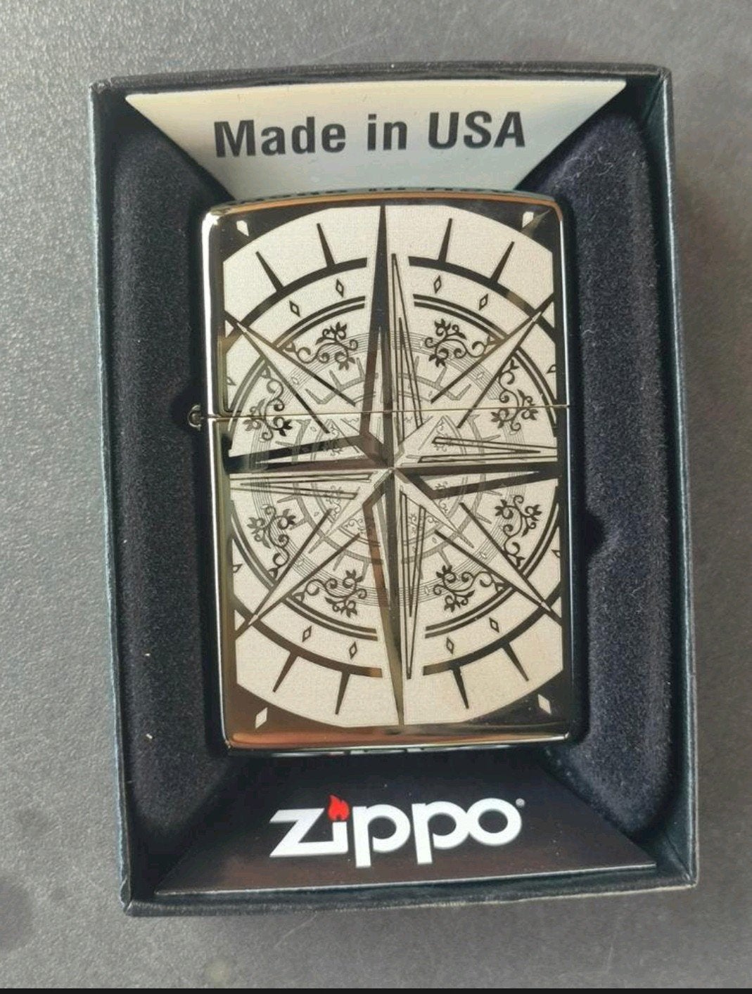 Zippo Compass Black Ice, Ophalen, Zo goed als nieuw, Aansteker