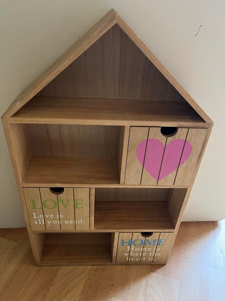 Houten Huisvormig Wandrekje met Lades - Xenos, Ophalen, Gebruikt, Poppenhuis