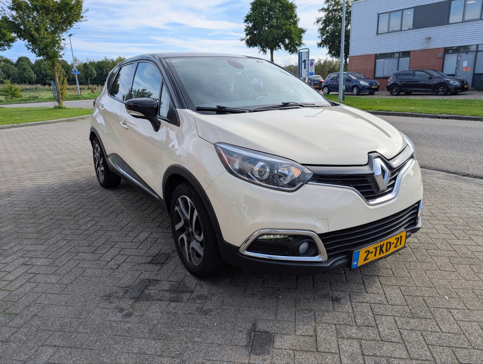 Renault Captur 1.2 TCE 120 EDC 2014(read text), 625 kg, 4 cilinders, Wit, Origineel Nederlands