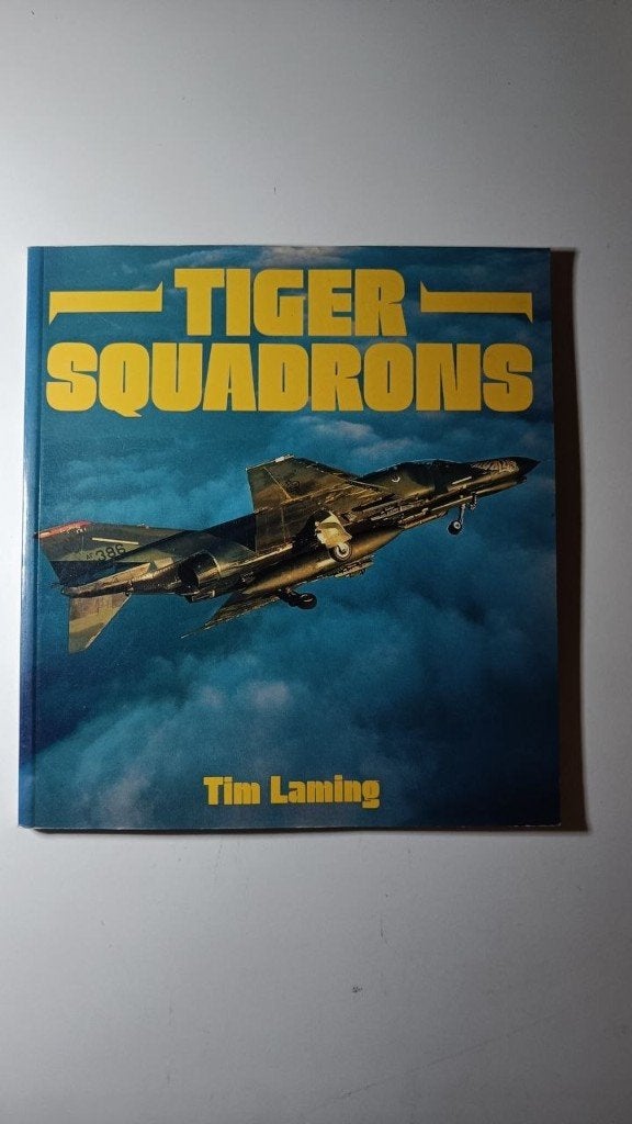 Luchtvaartboek: Tiger Squadrons (1991) – Tim Laming / Osprey, Ophalen of Verzenden, Zo goed als nieuw, Vliegtuig