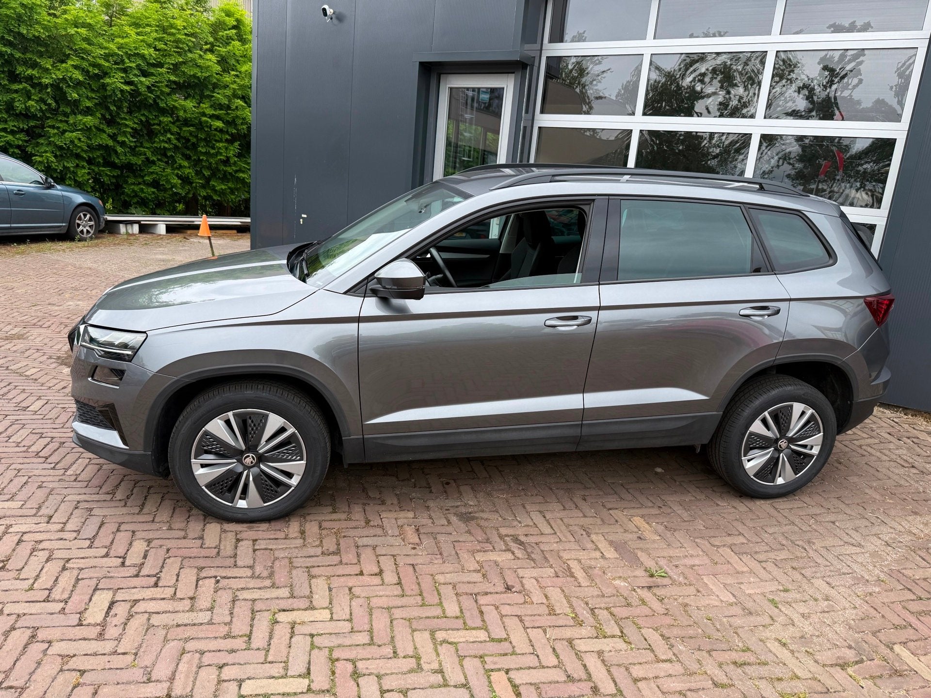 Skoda KAROQ 1.5 TSI ACT Business Edition | ACC | Trekhaak |, Stof, 4 cilinders, Automatische klimaatregeling, 1317 kg