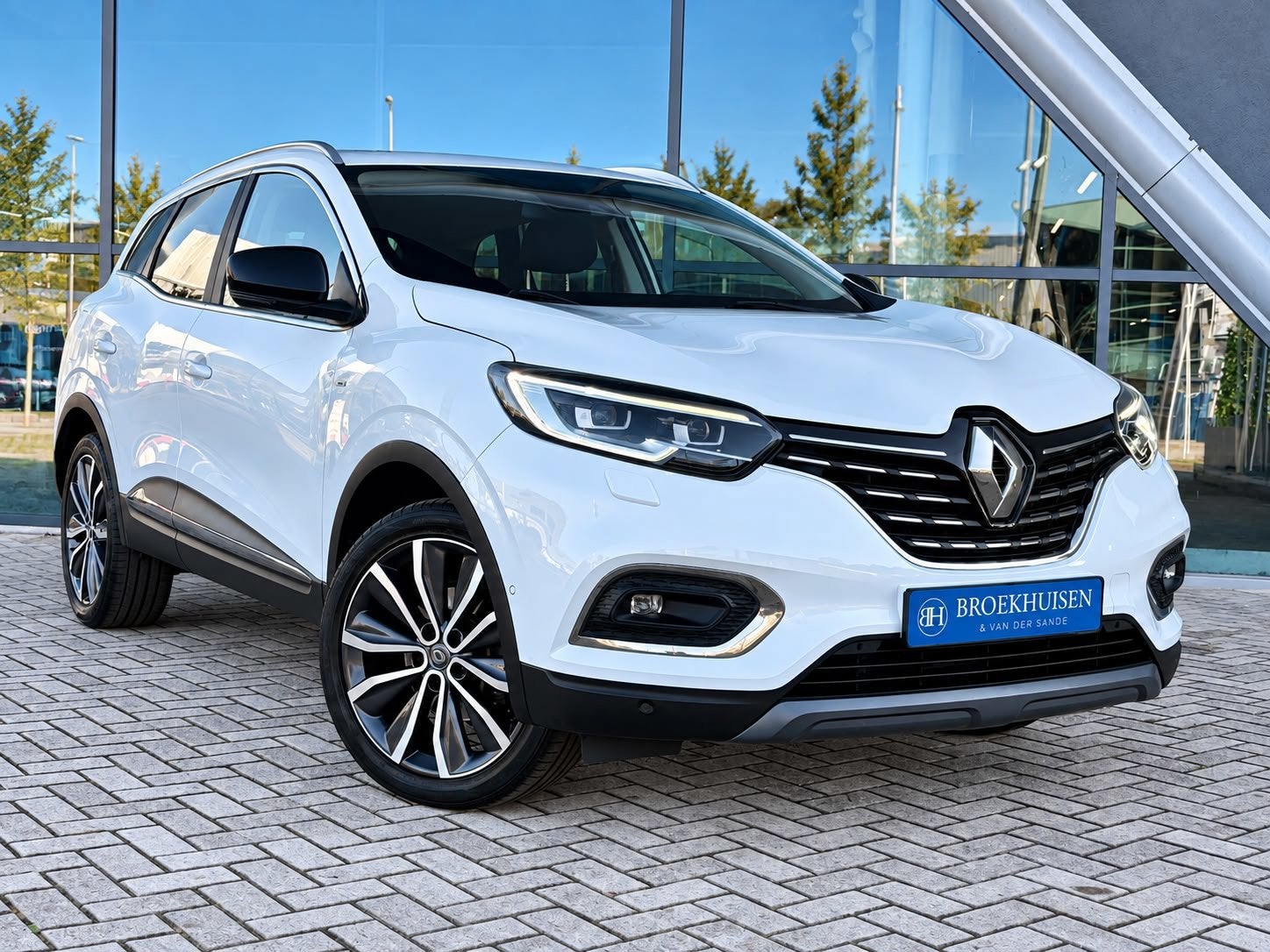 Renault Kadjar 1.3 TCe Intens 140pk Automaat / Trekhaak / Ca, Auto's, Gebruikt, 4 cilinders, 715 kg, Wit