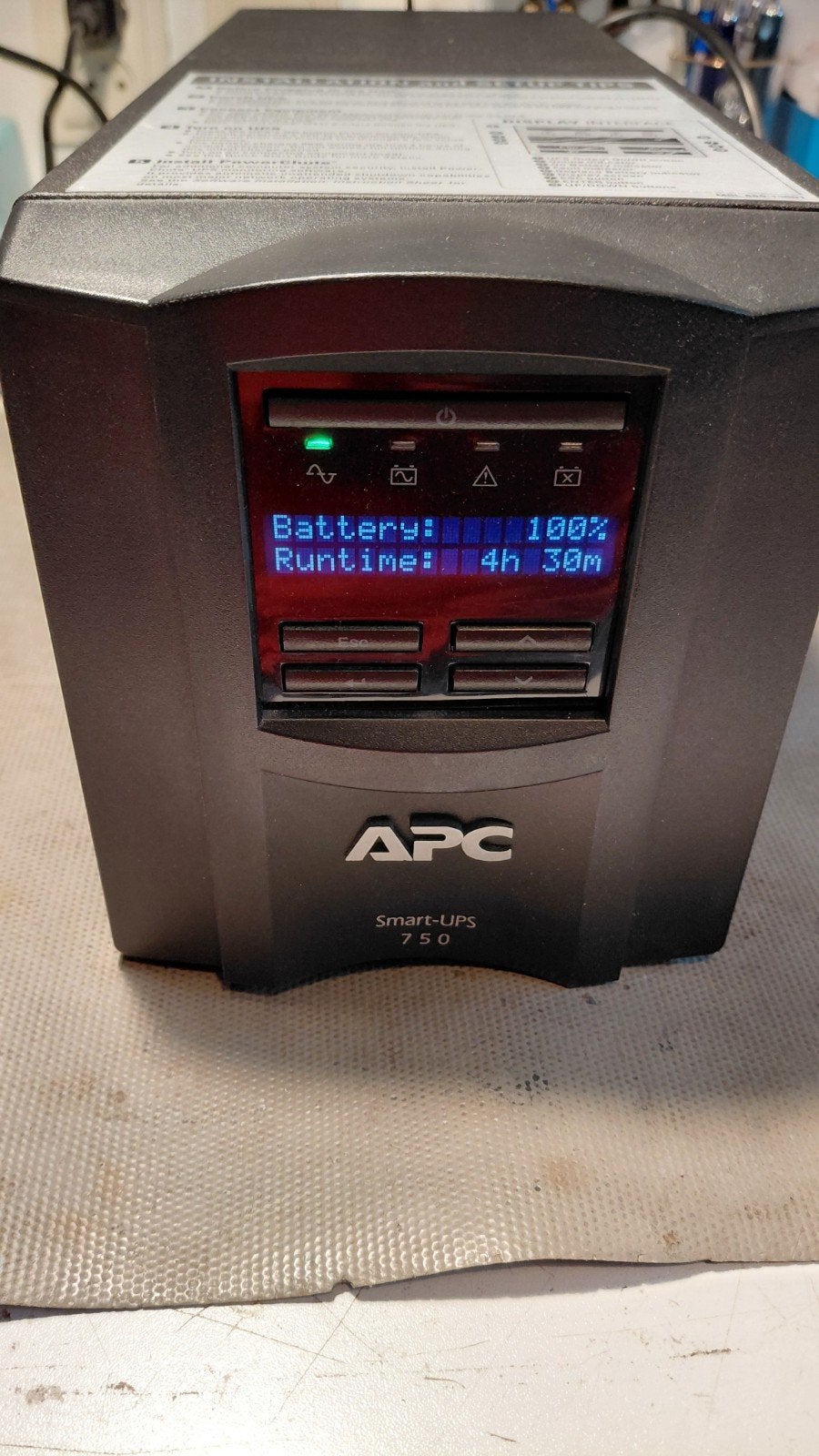 APC smart UPS 750 met nieuwe accu, Ophalen of Verzenden, Gebruikt