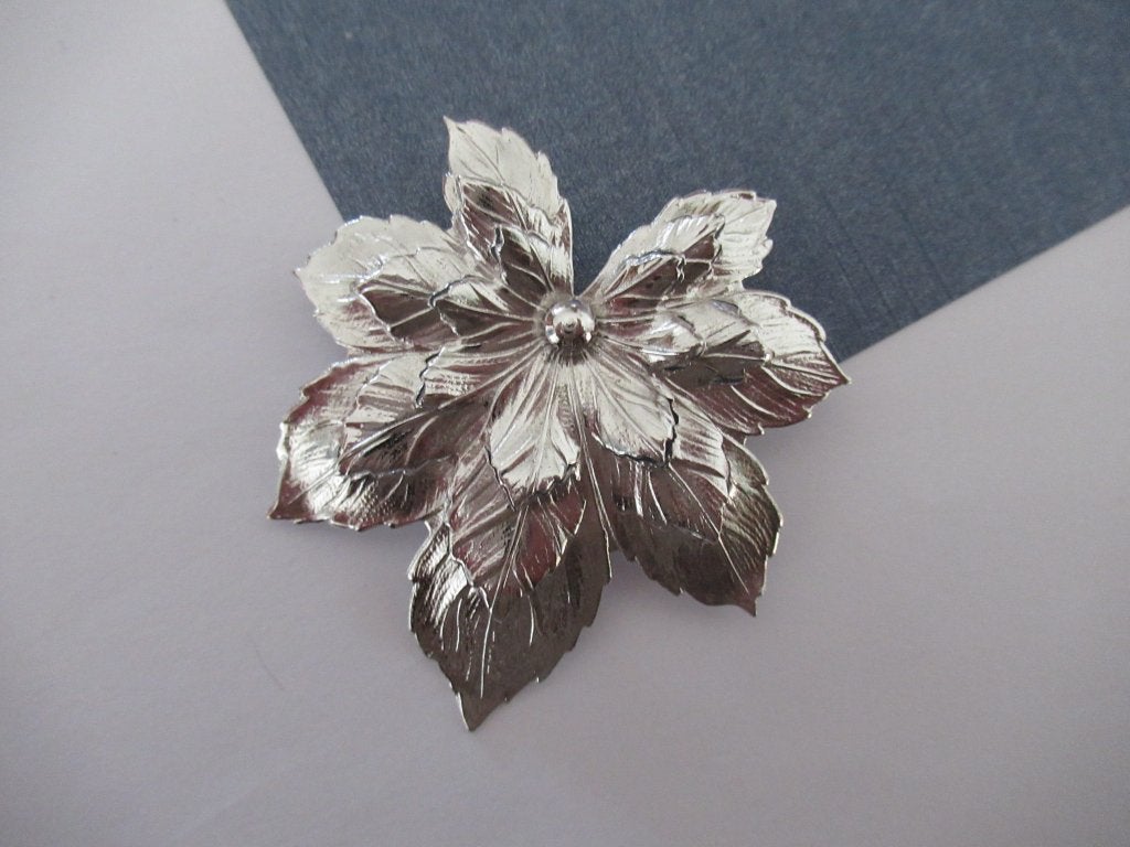 Broche bladmodel silvery maple/esdoorn  Sarah Cov, Verzenden, Zo goed als nieuw, Zilver, Overige materialen