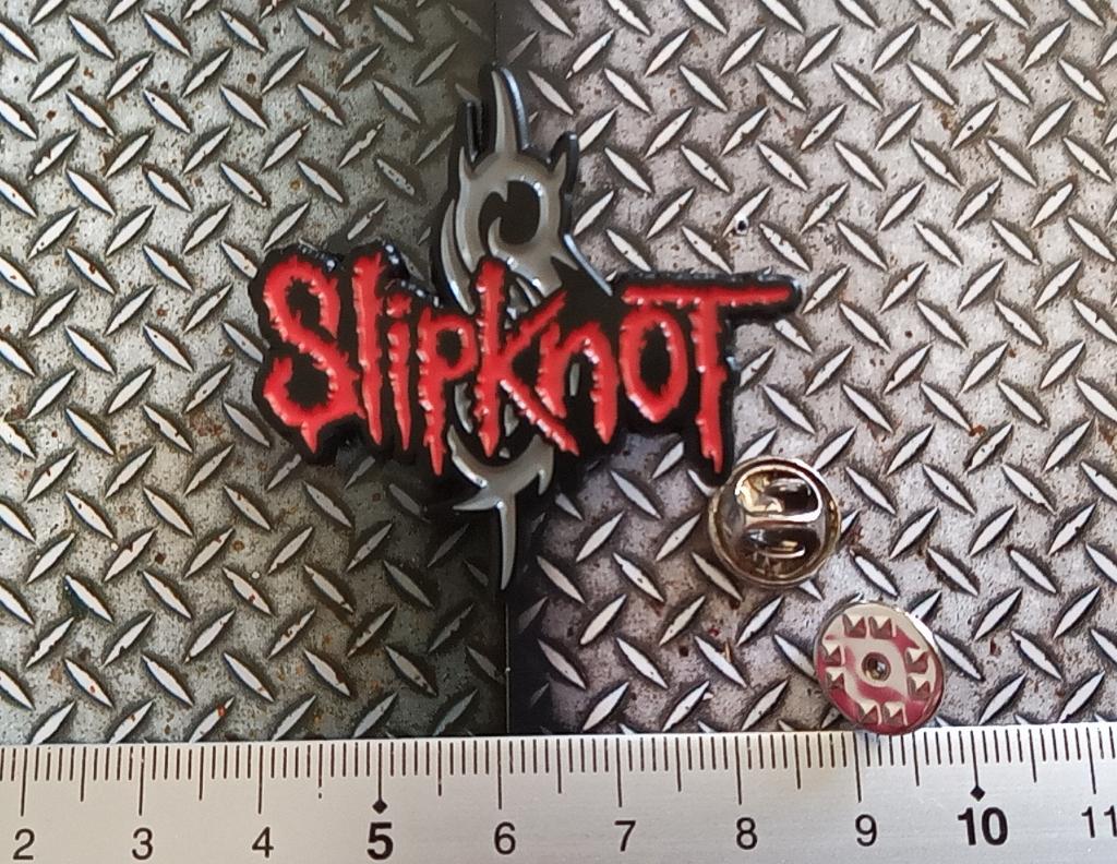 Slipknot zeer mooie nieuwe shaped pin speld badge   n2 metal, Verzenden, Nieuw, Overige typen
