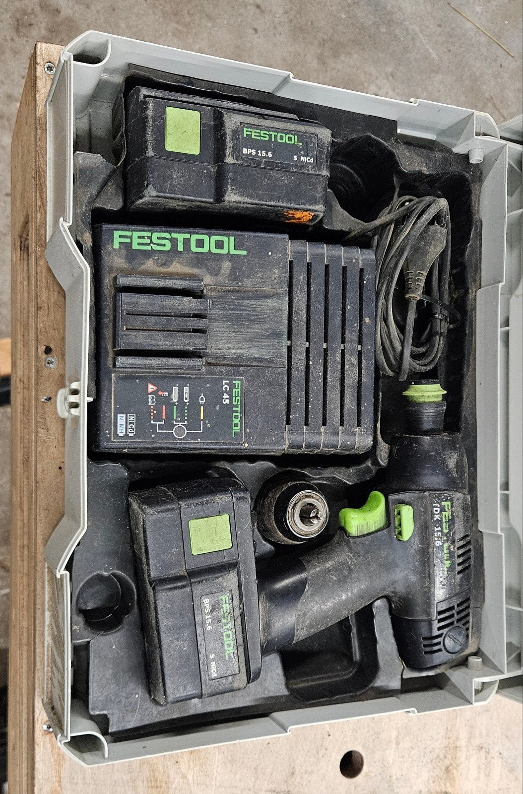 Festool tdk 15.6. ACCU'S + LADER DEFECT!!, Ophalen of Verzenden, Gebruikt, Boor- en Schroefmachine