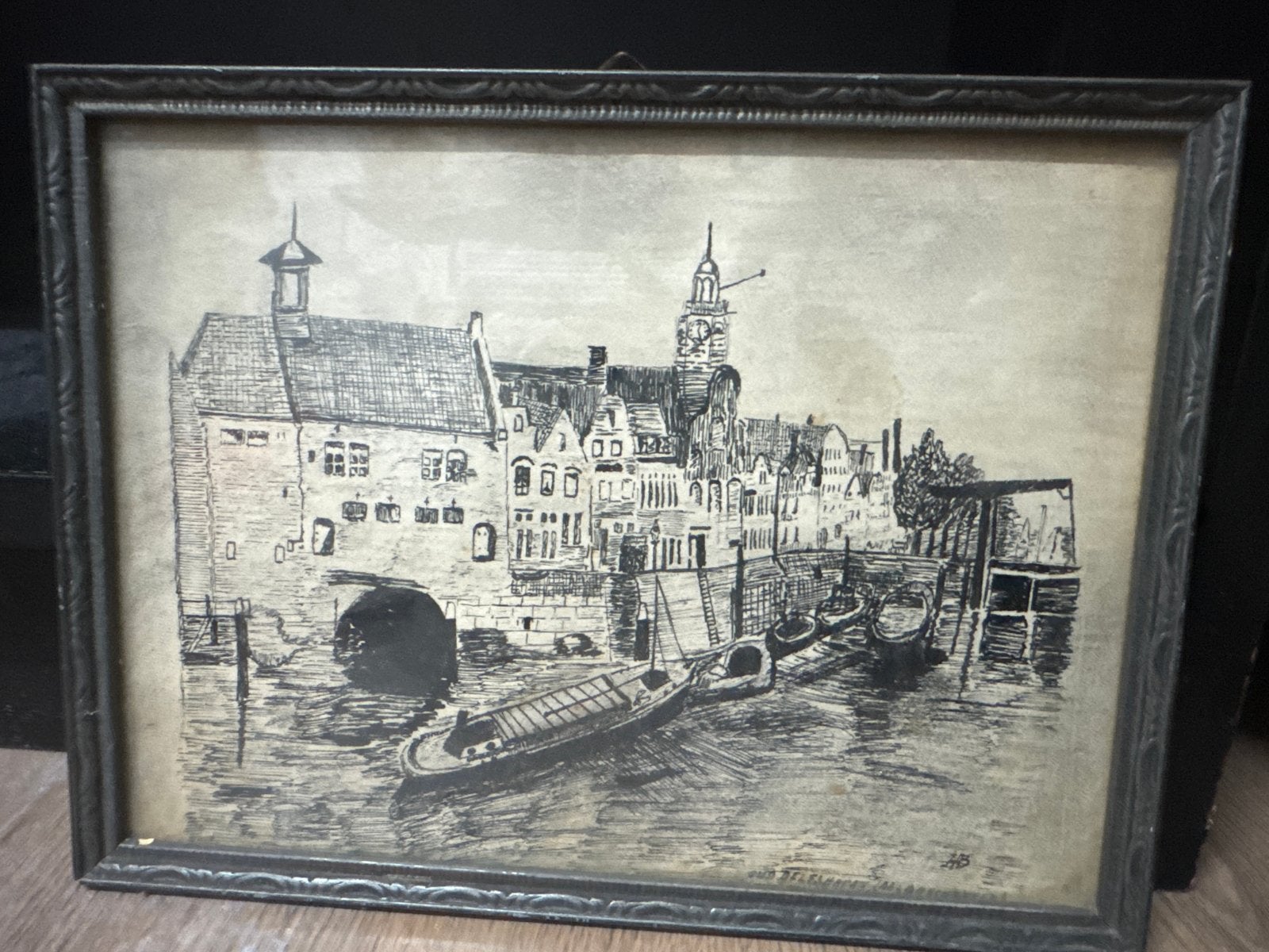 Vintage tekening van een gracht met boten en gebouwen, Ophalen of Verzenden, Tekening, Pentekening, Ingelijst