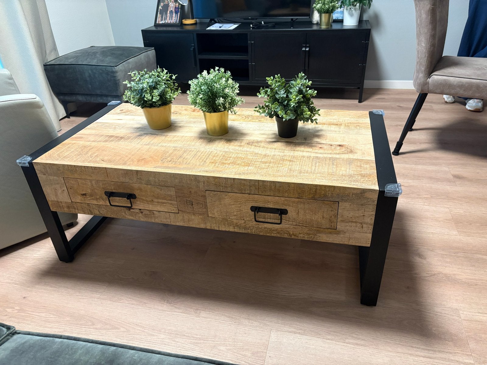 Salontafel van mangohout met metalen frame, Huis en Inrichting, Ophalen, 50 tot 100 cm, 100 tot 150 cm, Zo goed als nieuw