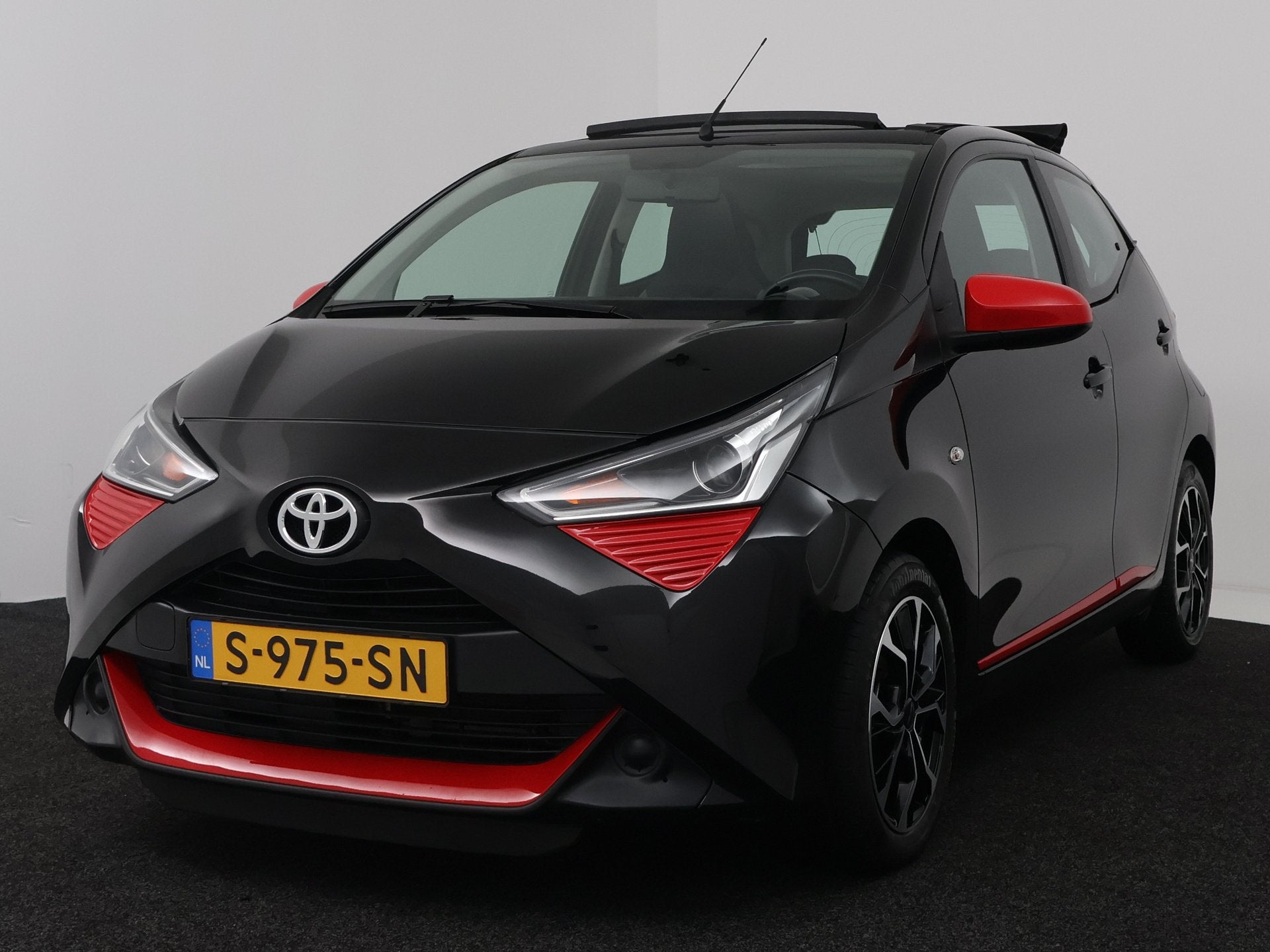 Toyota Aygo 1.0 VVT-i x-play | Cabriodak | Camera | Carplay