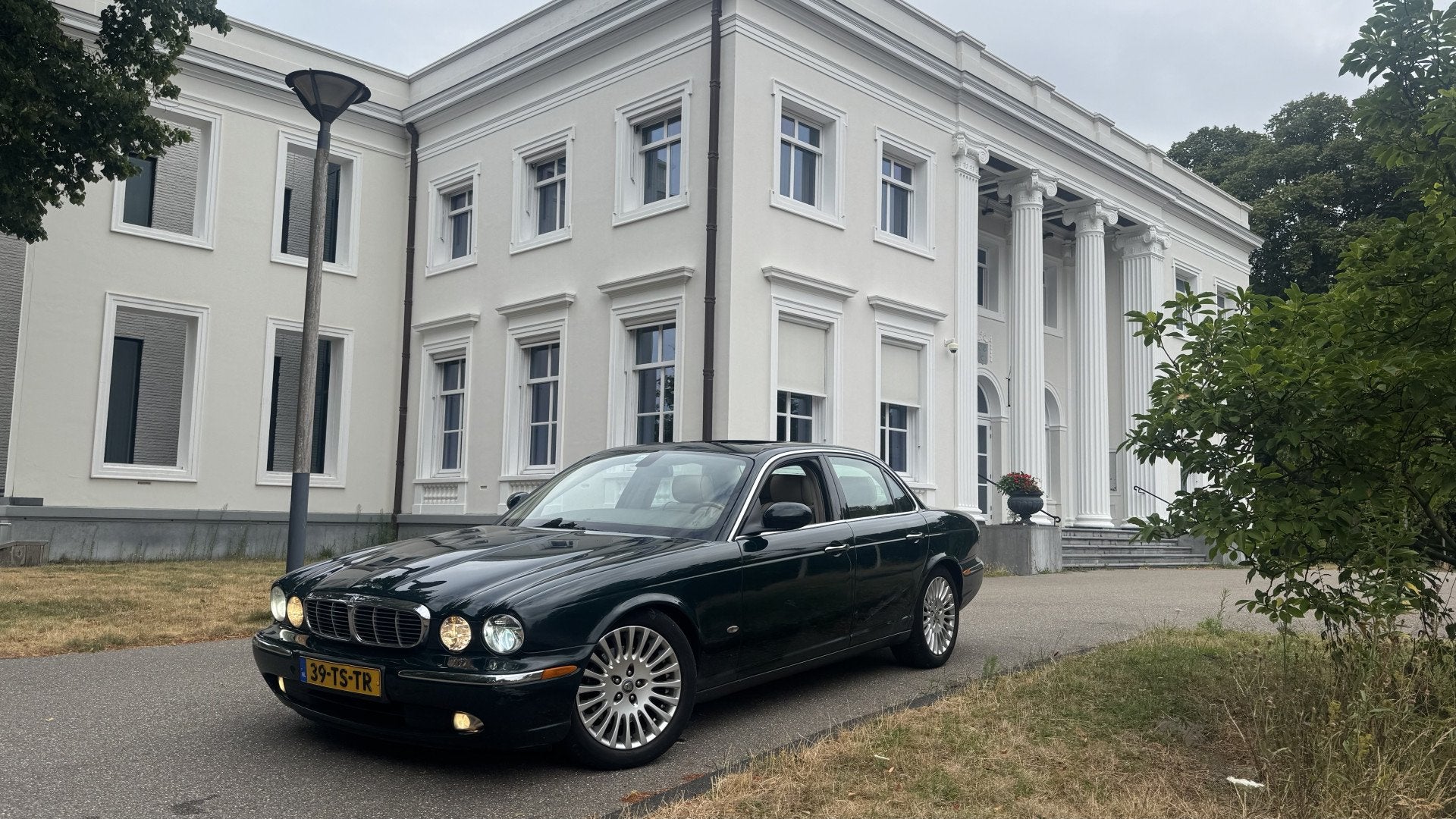 Jaguar XJ 4.2 V8 SINDS 2010 1 EIGENAAR ! (bj 2007), Auto's, Automaat, Achterwielaandrijving, Gebruikt, Traction-control