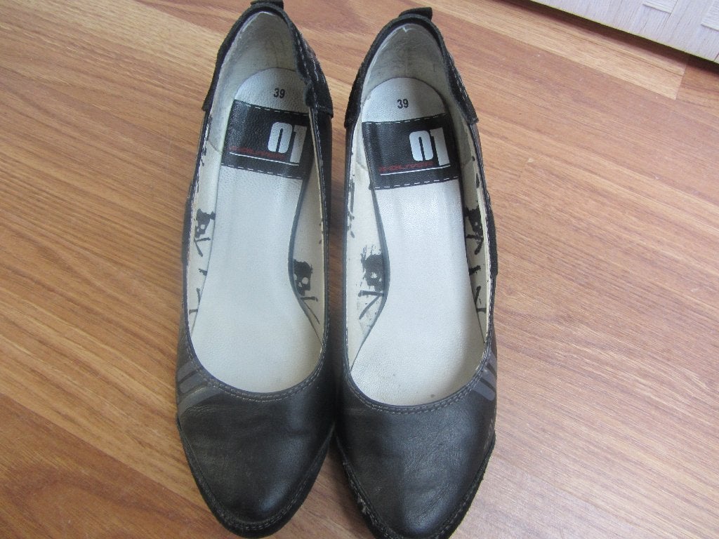 Witte pumps Hôgl 38.5 /Zwarte S Oliver  pumps maat 39 nieuw, Pumps, Wit, Nieuw, Ophalen of Verzenden