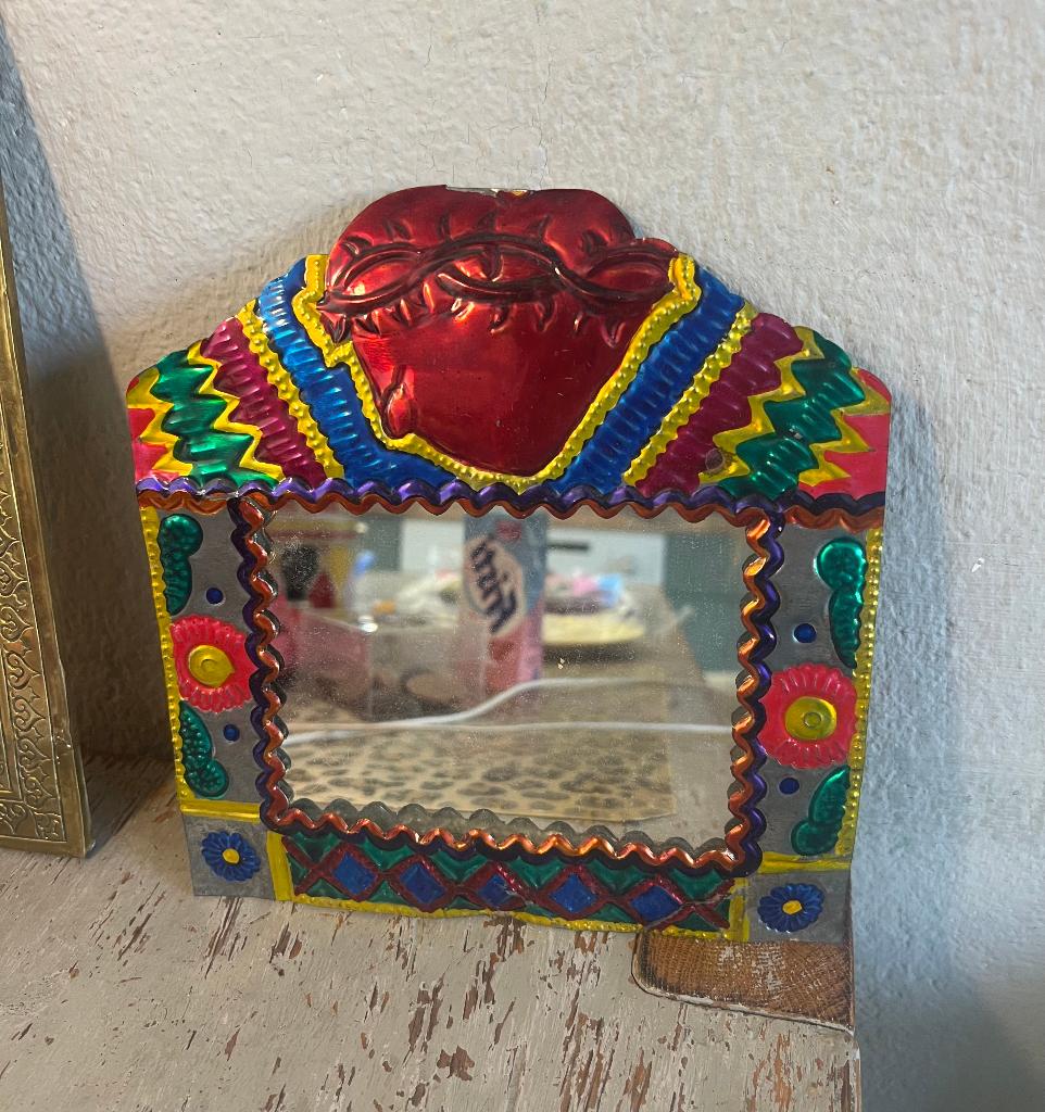 Vintage milagro hojalata spiegel bewerkt blikmetaal Mexico, Huis en Inrichting, Woonaccessoires | Spiegels, Minder dan 50 cm, Ophalen of Verzenden