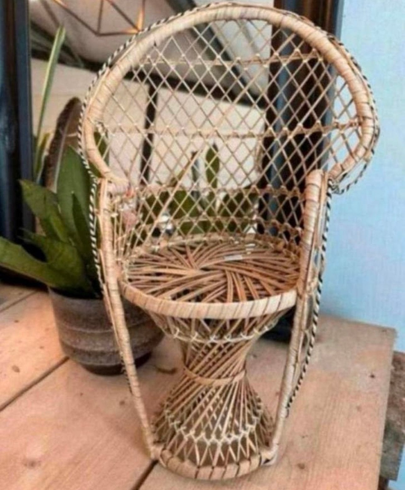 Rotan pauwenstoel - rieten stoel voor pop - groot formaat, Ophalen of Verzenden, Zo goed als nieuw