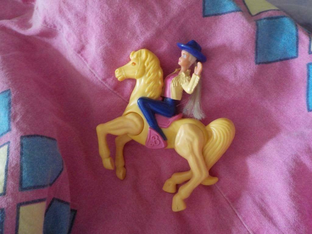 Country Barbie met paard - MATTEL, Verzamelen, Poppen, Ophalen of Verzenden, Nieuw, Pop