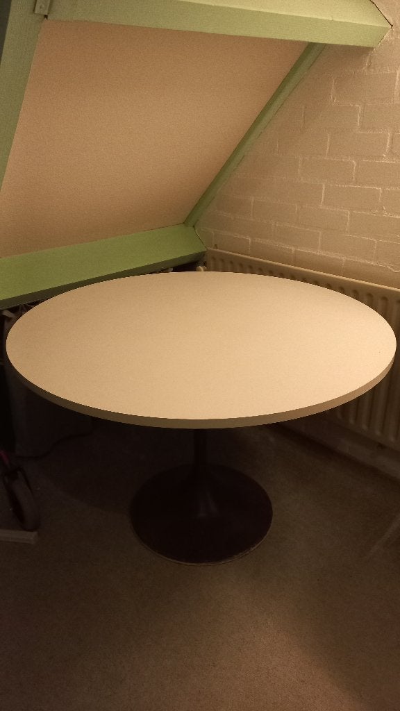 vintage ronde eettafel met trompetvoet (space age), Ophalen, Rond, Kunststof, Mid-centurt