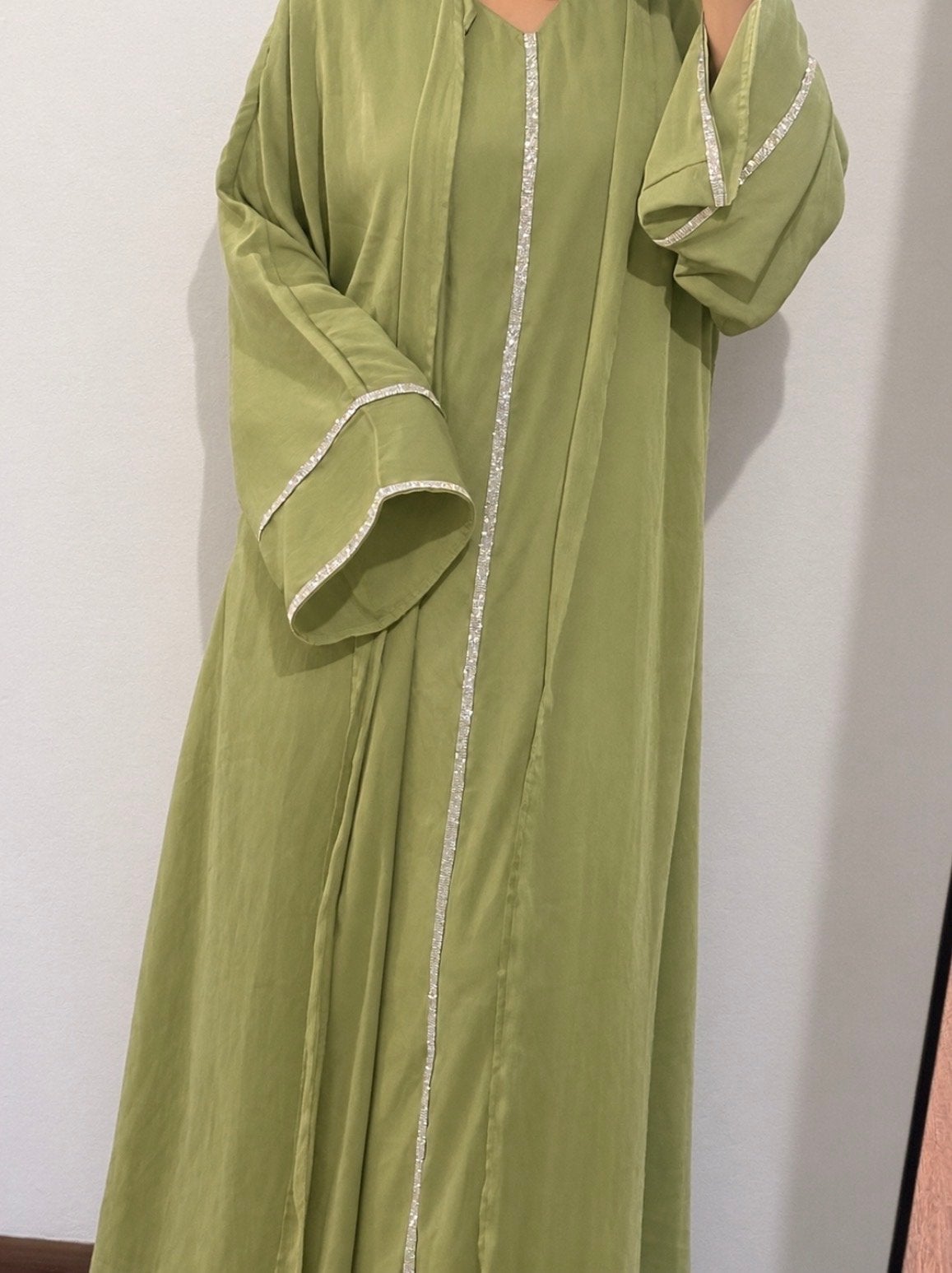 Elegante 2-delige Abaya met strass details, Ophalen of Verzenden, Zo goed als nieuw, Groen, Onder de knie