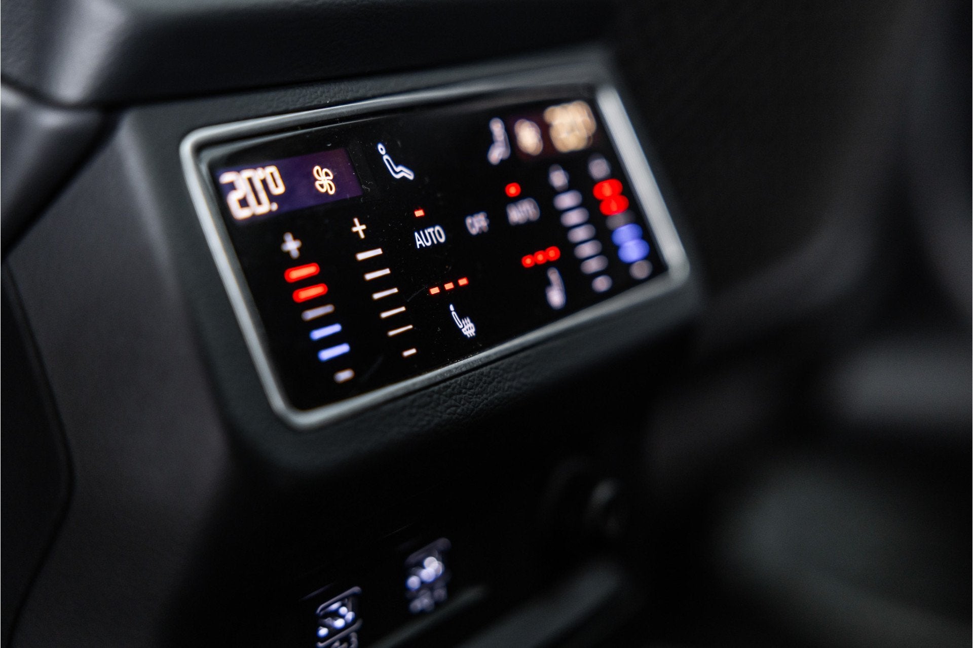 Foto 48 van Audi RS6 Avant 4.0 TFSI Quattro | Keramisch | Dynamic + | Mi