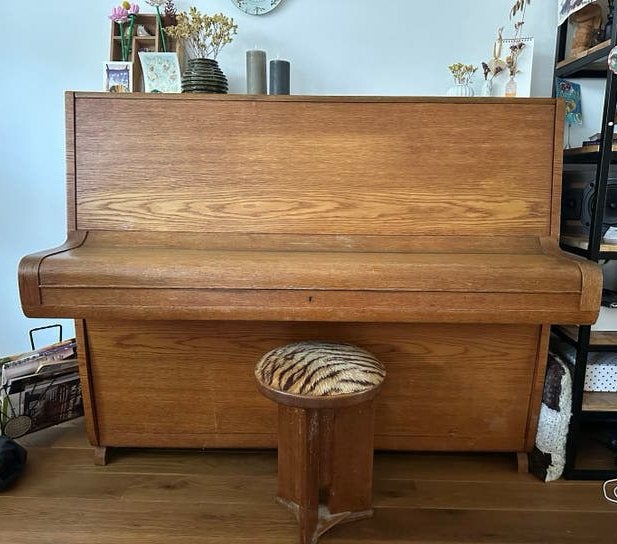 Piano van Leutke - speelt nog goed, Muziek en Instrumenten, Piano's, Ophalen, Gebruikt, Bruin, Piano
